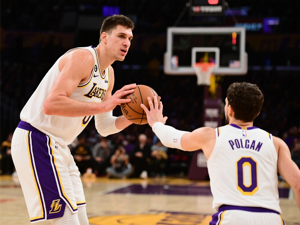 总的来说，祖巴茨的一次手递手掩护助攻不仅